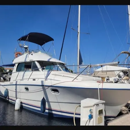 Botel Antares2