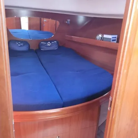Botel Antares2 *